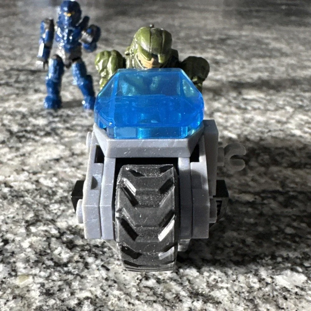 Halo Mega Bloks UNSC Siege Bike 97116 Master Chief And Blue Spartan